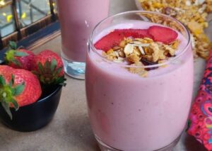 Granola and Fruit Smoothie