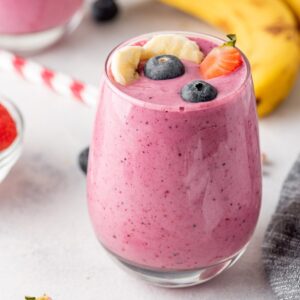 mixed berry and banana smoothie