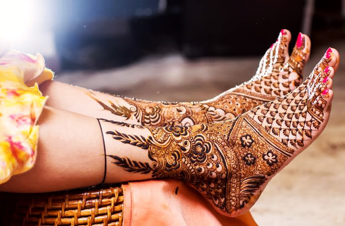 Amazing Mehndi Design on Bridal Legs