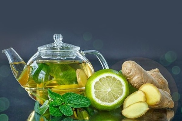 Cucumber, lime, mint and ginger detox water for a flat tummy
