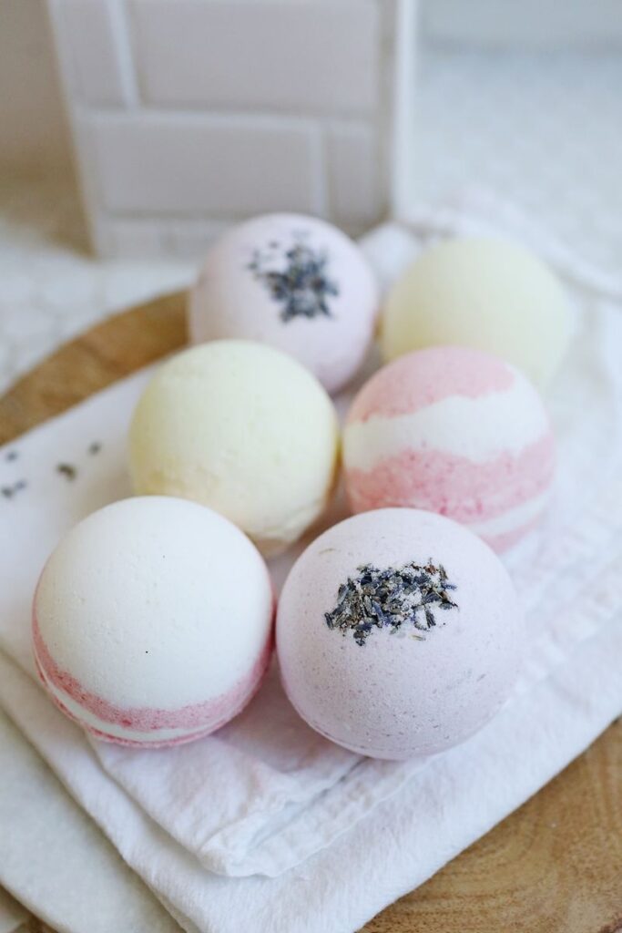 HOMEMADE BATH BOMBS