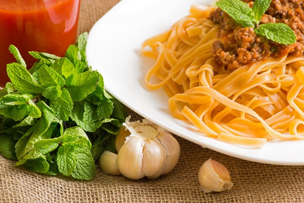 Oregano and basil for pasta dishes