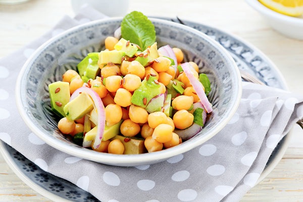 Vegan caesar with avocado and chickpeas